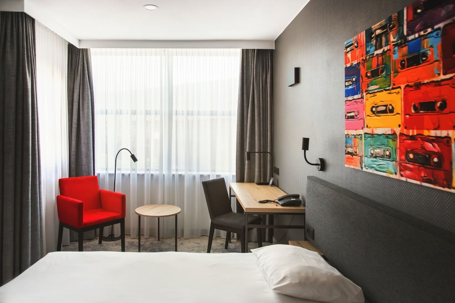 double comfort room | 1 bedroom, in-room safe, desk, blackout curtains