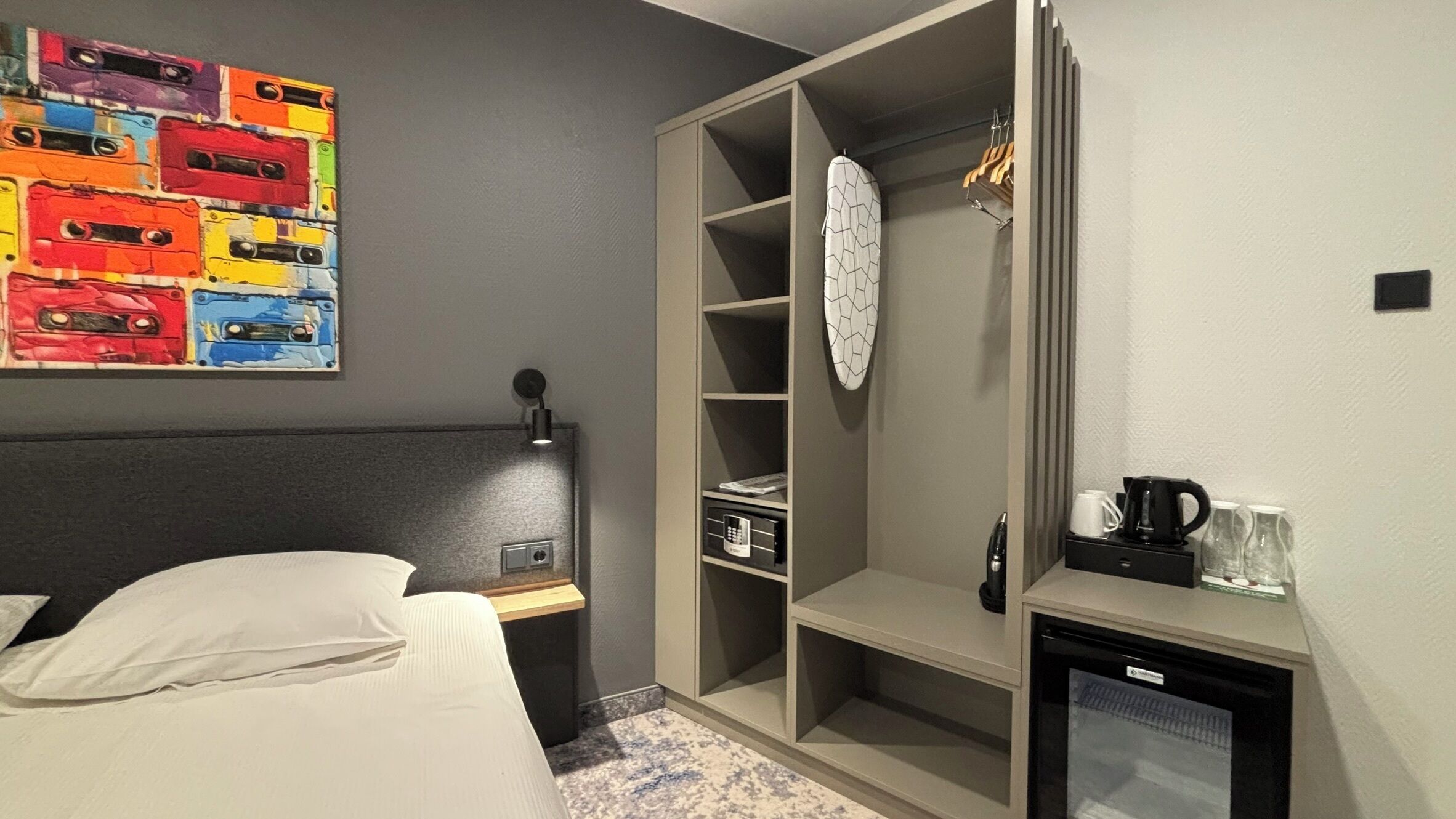 double comfort room | 1 bedroom, in-room safe, desk, blackout curtains