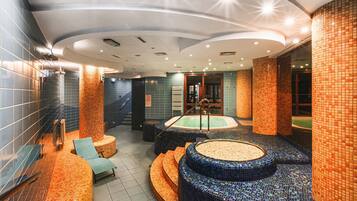 Indoor spa tub