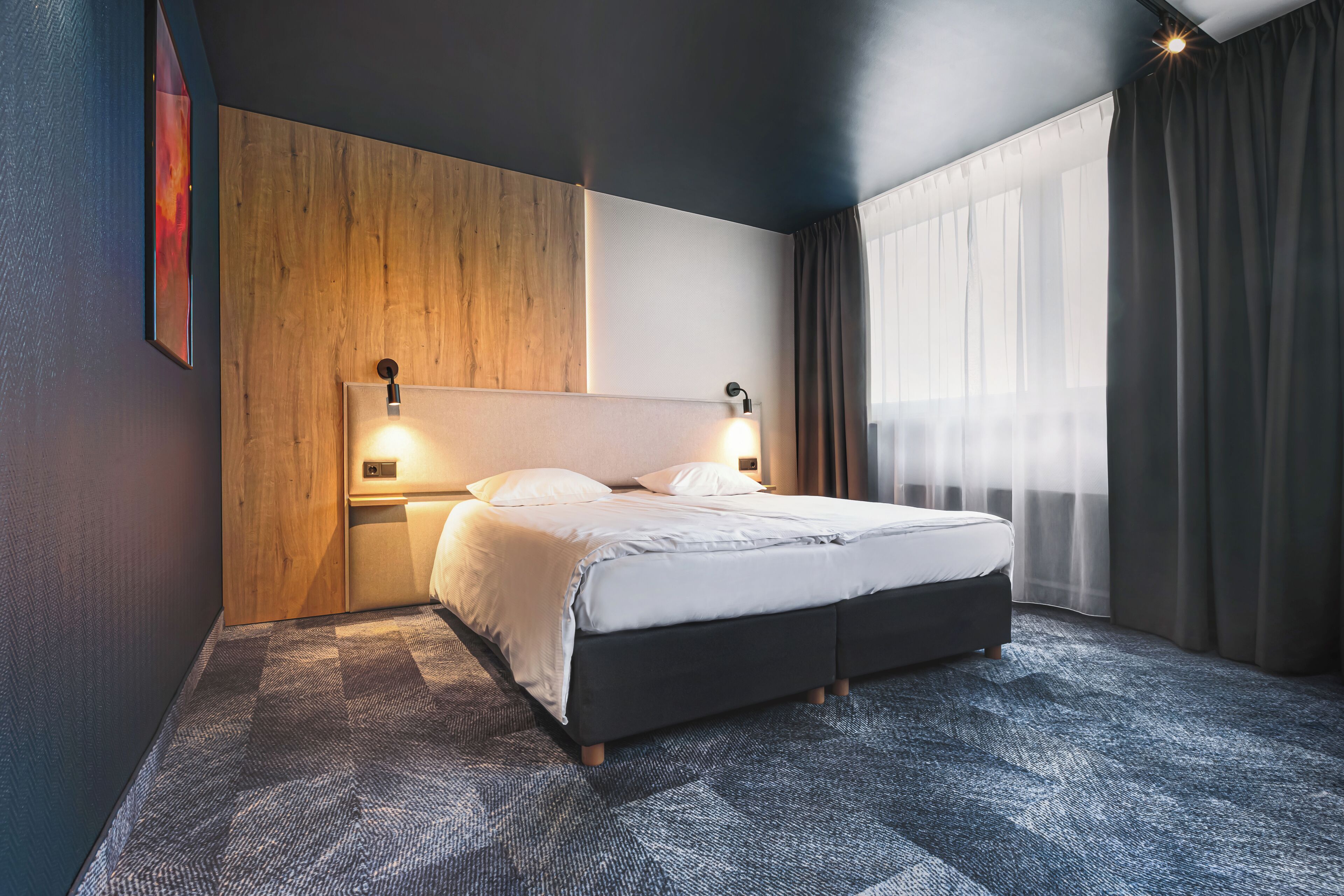 superior room, 1 queen bed | 1 bedroom, hypo-allergenic bedding, desk, free wifi