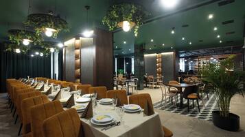 Se sirven comidas y cenas