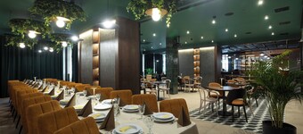 Gold Hotel