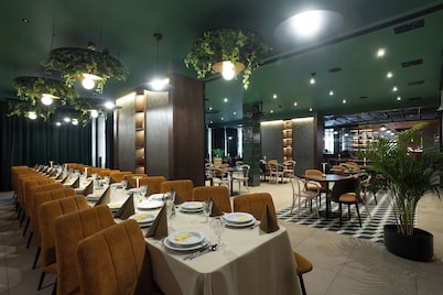 Gold Hotel