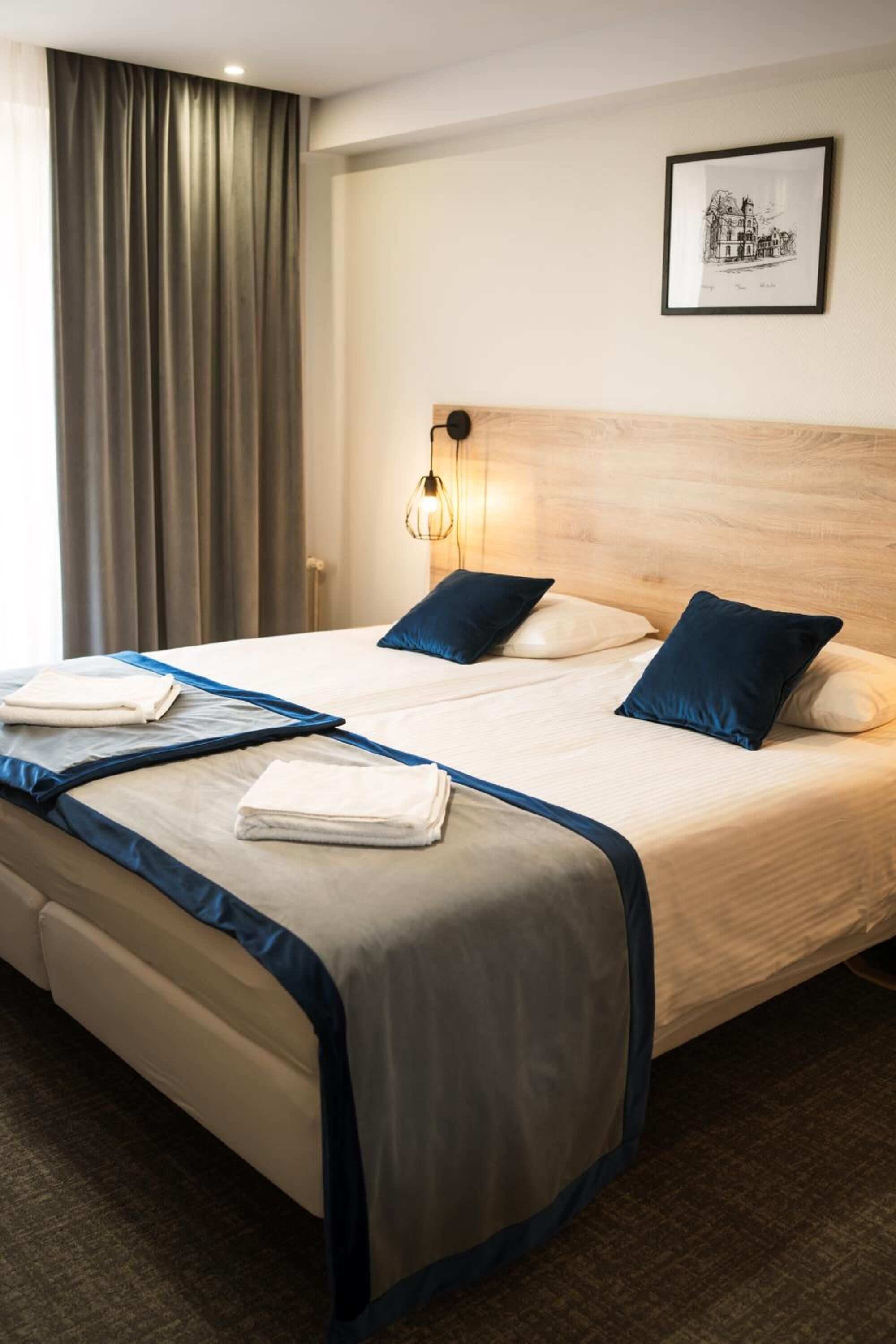 double or twin room | desk, iron/ironing board, free wifi, bed sheets