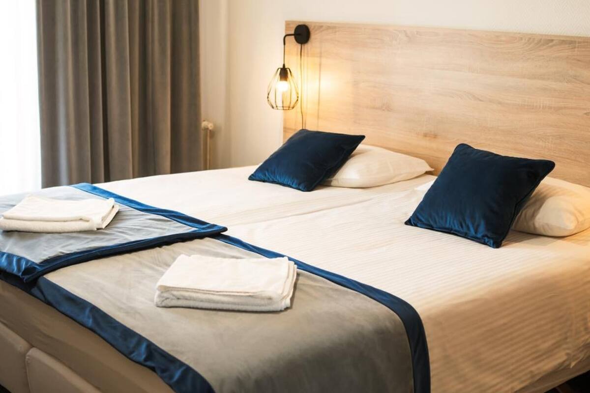 double or twin room | desk, iron/ironing board, free wifi, bed sheets