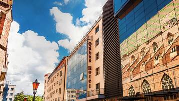 Vista frontal de la propiedad