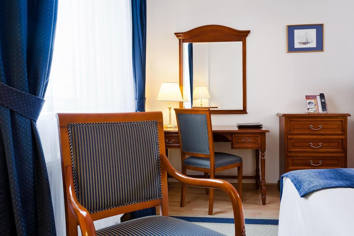 In-room safe, desk, laptop workspace, blackout drapes