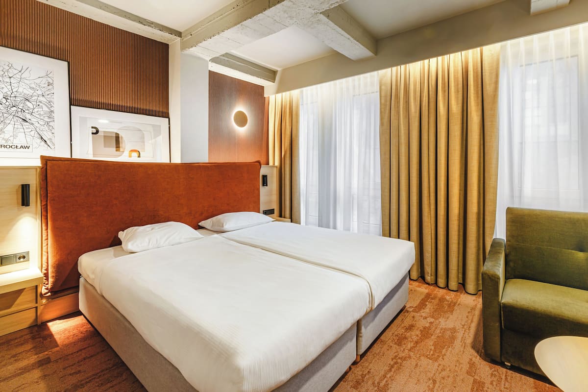 Superior Twin Room | In-room safe, desk, laptop workspace, blackout curtains