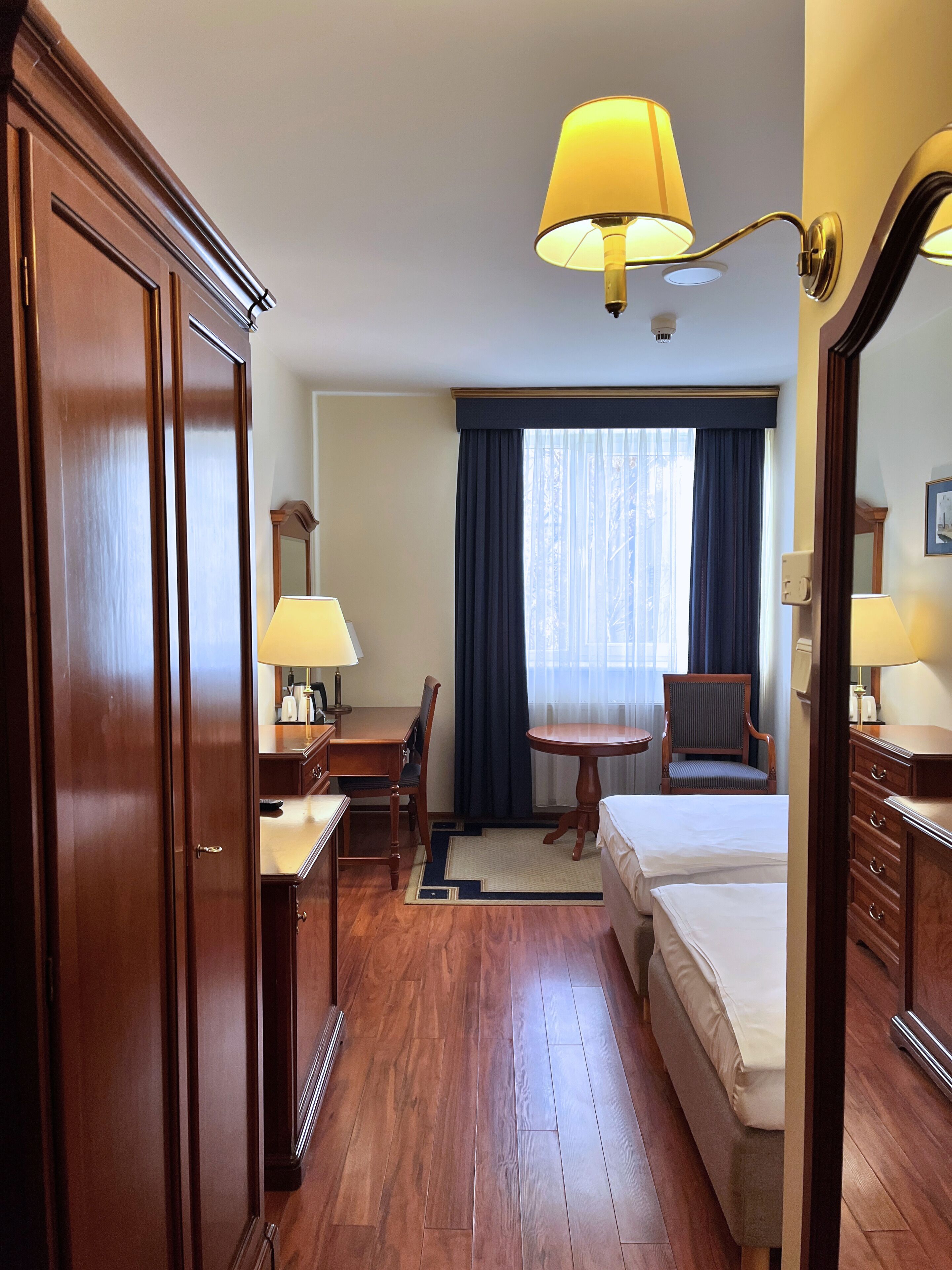 Twin Room | In-room safe, desk, laptop workspace, blackout drapes
