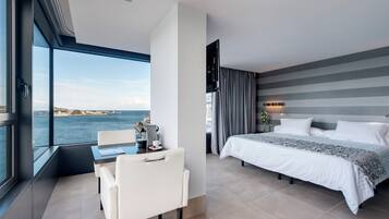 Habitación Deluxe, vista al mar | Ropa de cama de alta calidad y caja de seguridad en la habitación