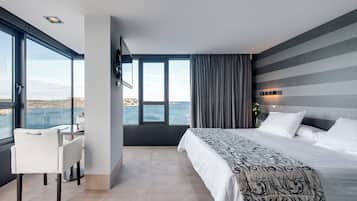 Habitación Deluxe, vista al mar | Ropa de cama de alta calidad y caja de seguridad en la habitación