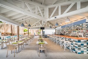 Bar accanto alla piscina