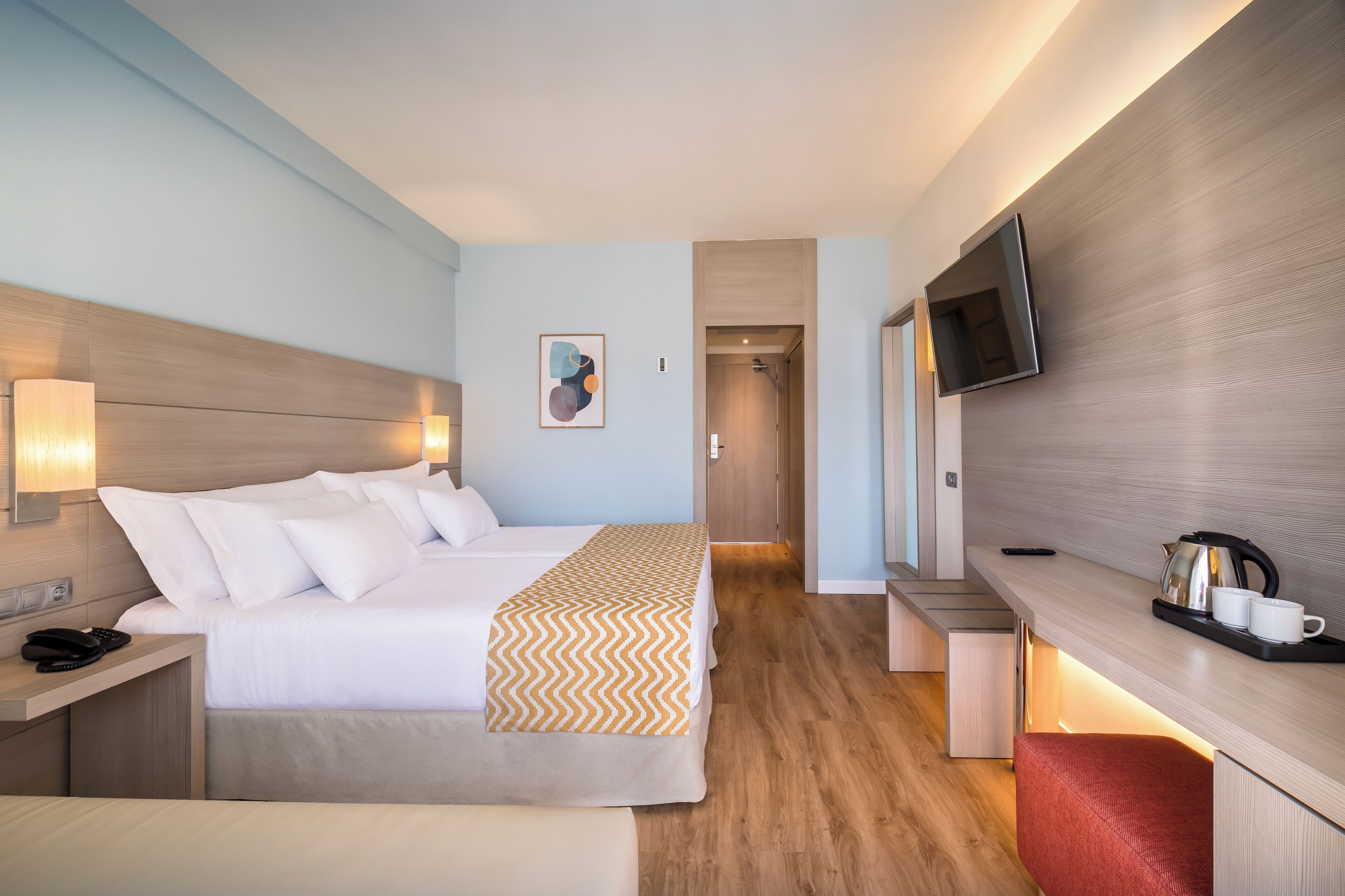 Minibar, laptop workspace, blackout drapes, WiFi (free)