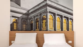 Camas con efecto memoria y caja de seguridad en la habitación