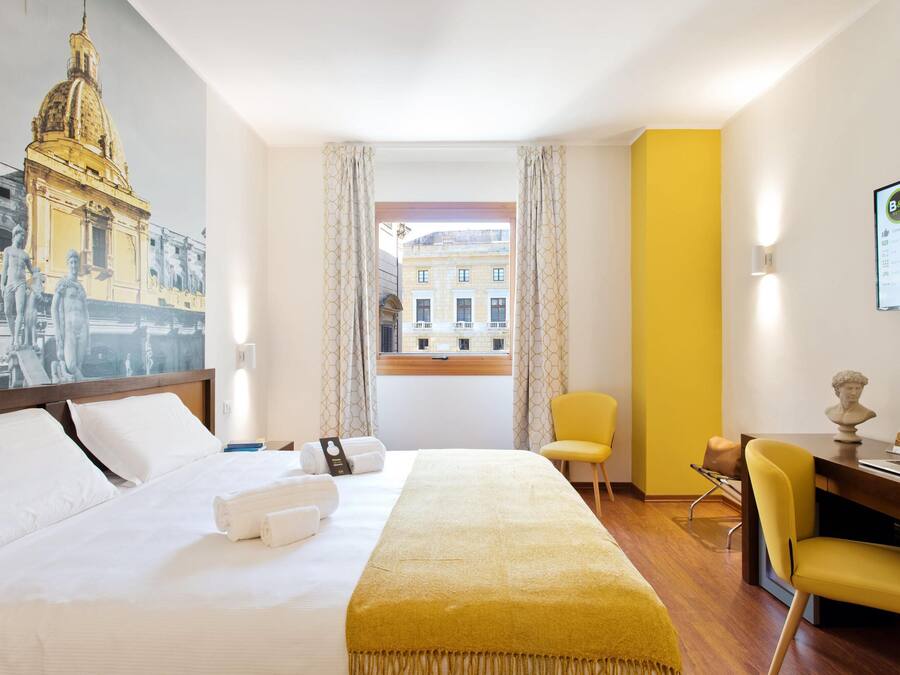 Materassi in memory foam, una cassaforte in camera, una scrivania