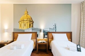 Memory foam beds, in-room safe, desk, iron/ironing board - B&B Hotel Palermo Quattro Canti (Palermo)