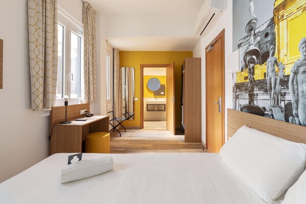 Standard-dobbeltværelse - ikke-ryger | Senge med madrasser af memory foam, pengeskab på værelset, skrivebord