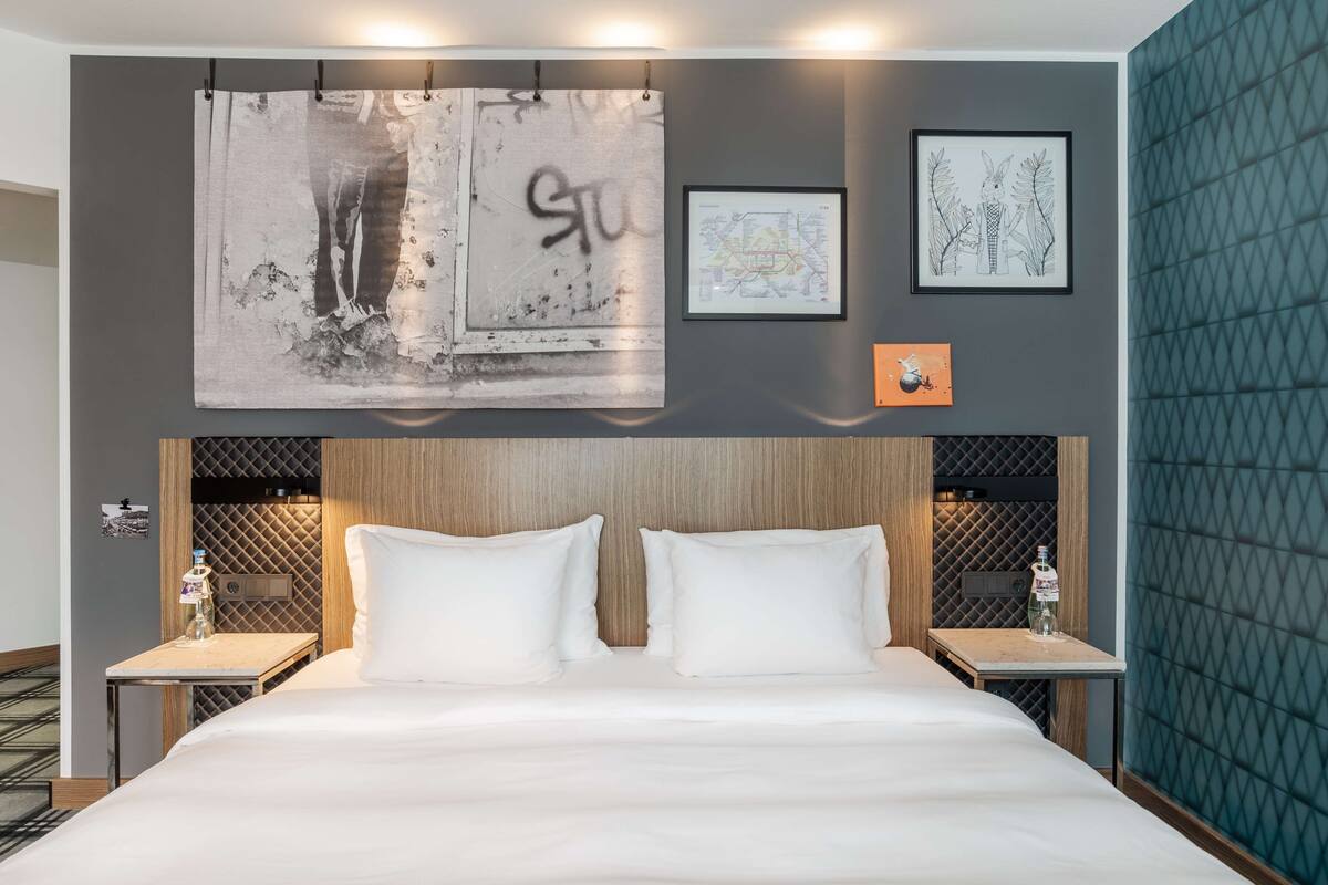 1 bedroom, premium bedding, minibar, in-room safe