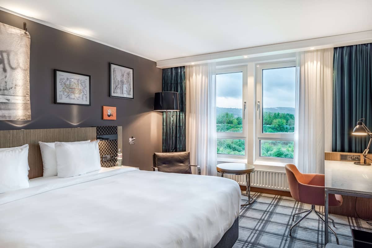 Premium bedding, minibar, in-room safe, desk