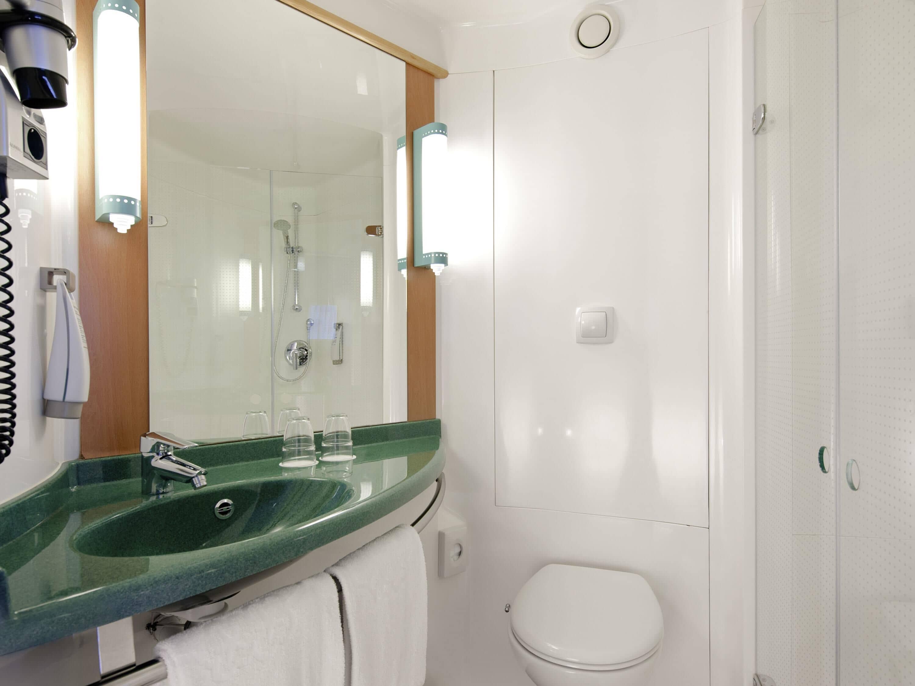 Chambre, 1 lit double | Bureau, système d’insonorisation, accès au Wi-Fi (inclus)