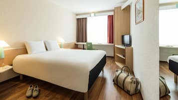 Zimmer, 1 Doppelbett | Schreibtisch, schallisolierte Zimmer, kostenloses WLAN, Bettwäsche