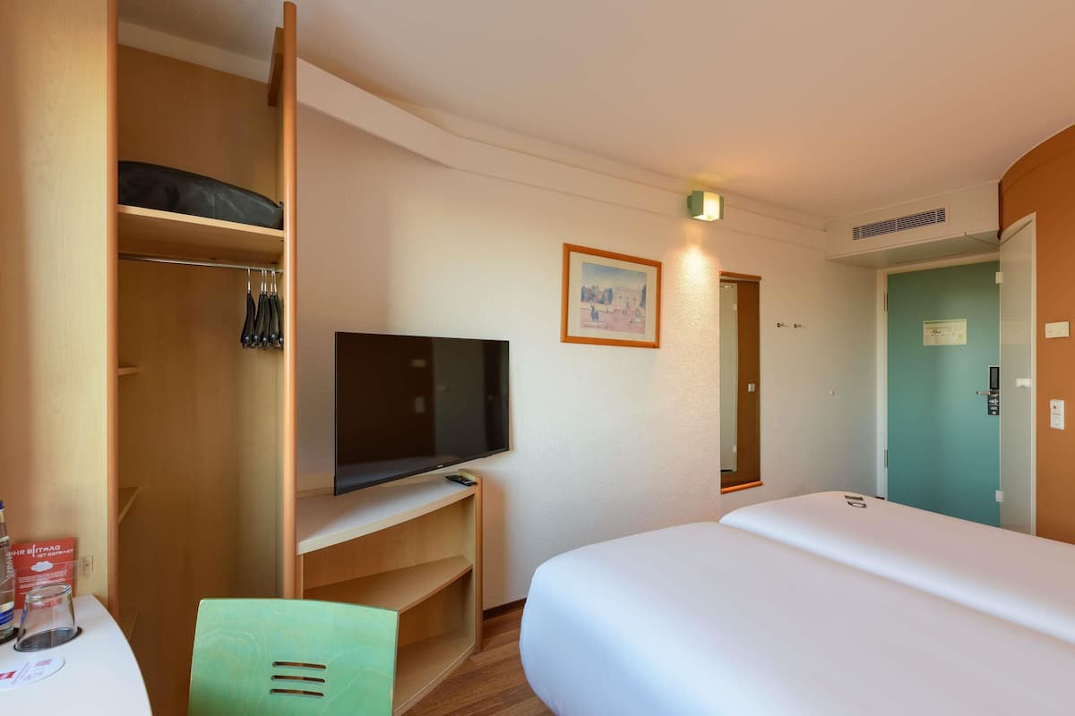 Bureau, systĂšme dâinsonorisation, accĂšs au Wi-Fi (inclus)