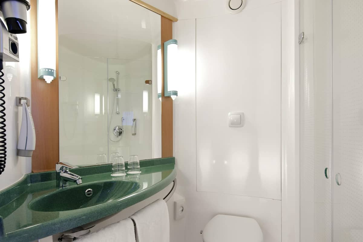 Bureau, chambres insonorisées, Wi-Fi gratuit, draps fournis