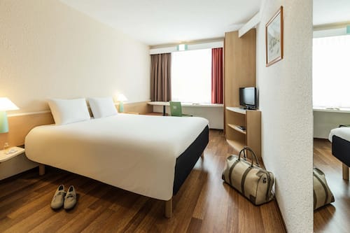 Room, 1 Double Bed | Desk, soundproofing, free WiFi, bed sheets