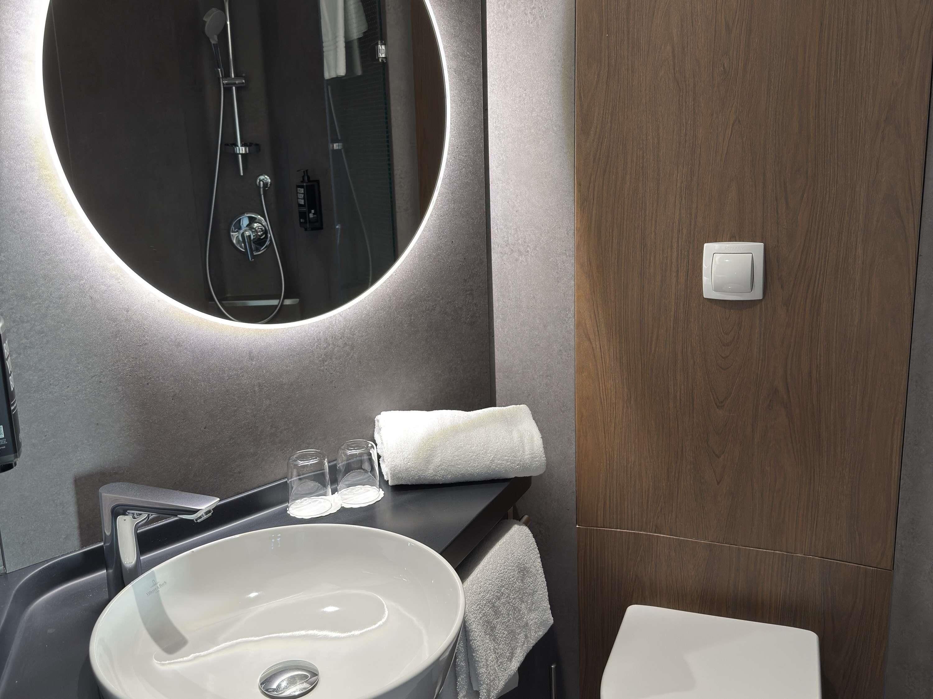 desk, soundproofing, free wifi, bed sheets