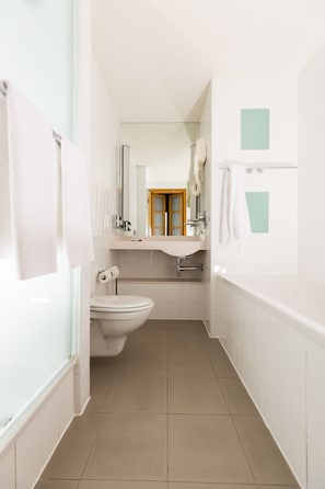 Superior Room, 2 Single Beds | Premium bedding, minibar, in-room safe, desk