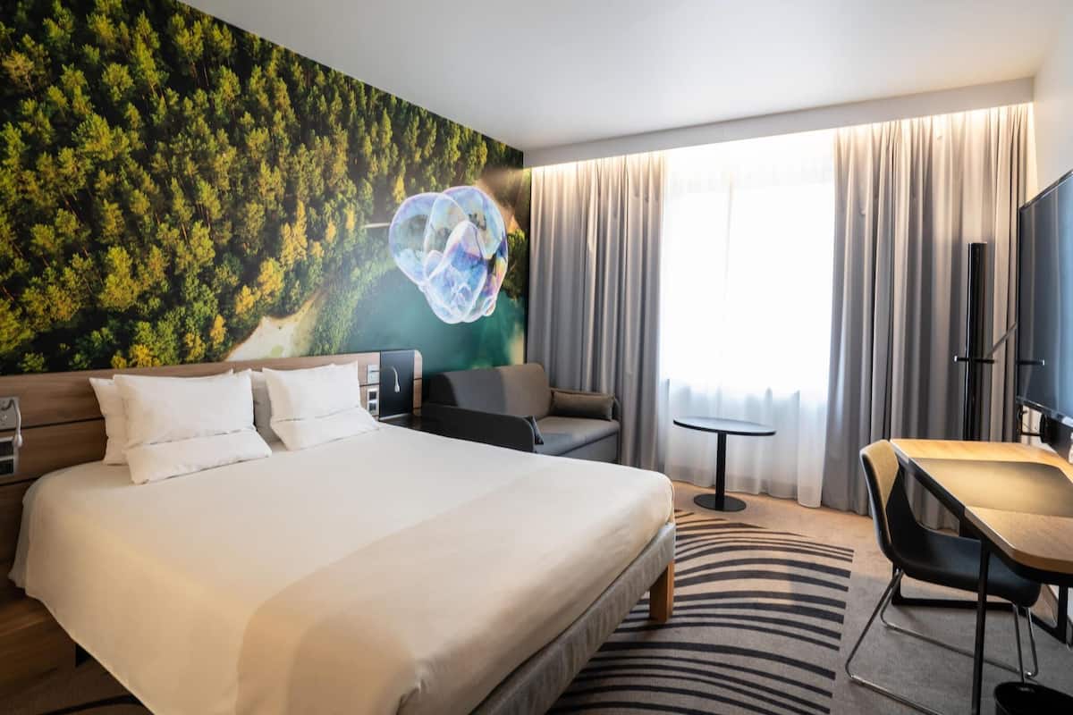 Superior Room, 1 Queen Bed with Sofa bed | Premium bedding, minibar, in-room safe, desk