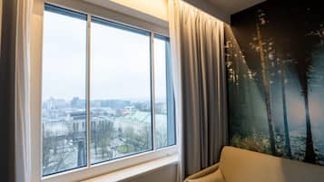 Executive Room, 1 Katil Ratu (Queen) dengan Katil Sofa | Peralatan tempat tidur premium, bar mini, peti besi dalam bilik, meja