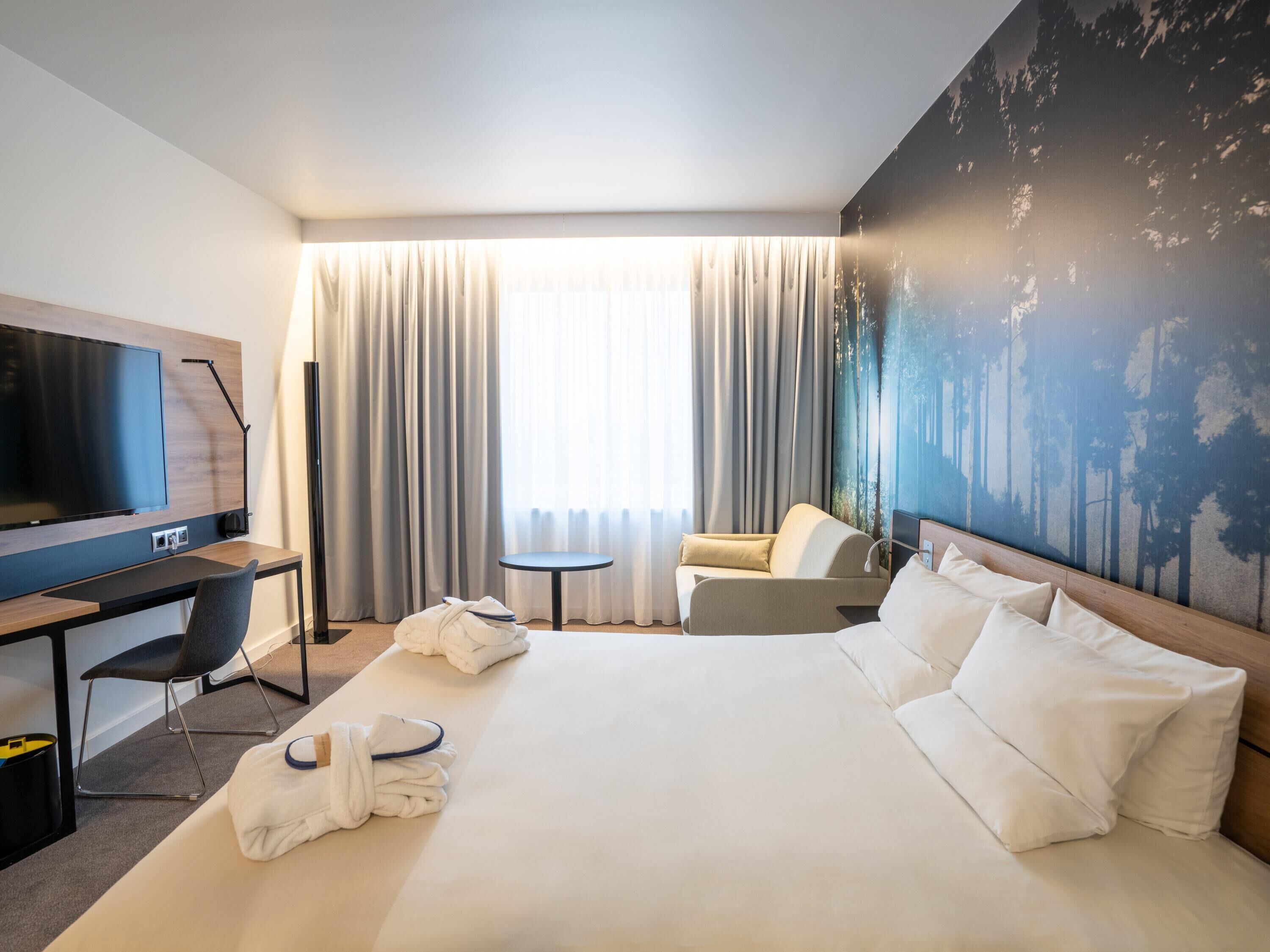 Premium bedding, minibar, in-room safe, desk