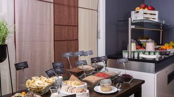 Frokostbuffé hver dag (EUR 20 per person)