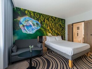 Habitación superior, 1 cama de matrimonio con sofá cama | Ropa de cama de alta calidad, minibar, caja fuerte y escritorio