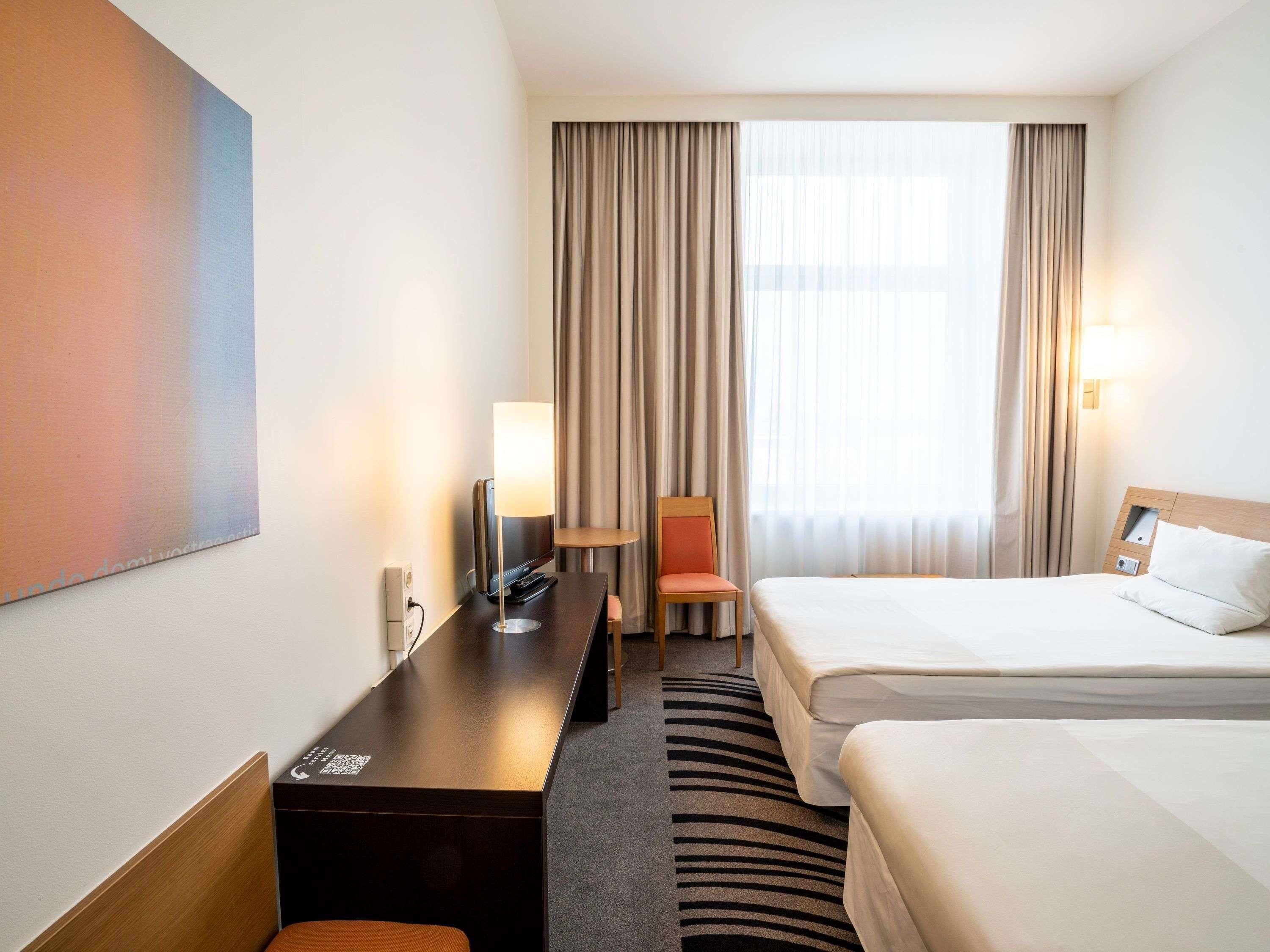 Habitació estàndard, 2 llits individuals | Roba de llit d'alta qualitat, minibar i caixa forta a l'habitació 