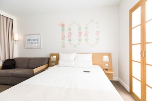 Executive Room, 1 Queen Bed with Sofa bed | Premium bedding, minibar, in-room safe, desk