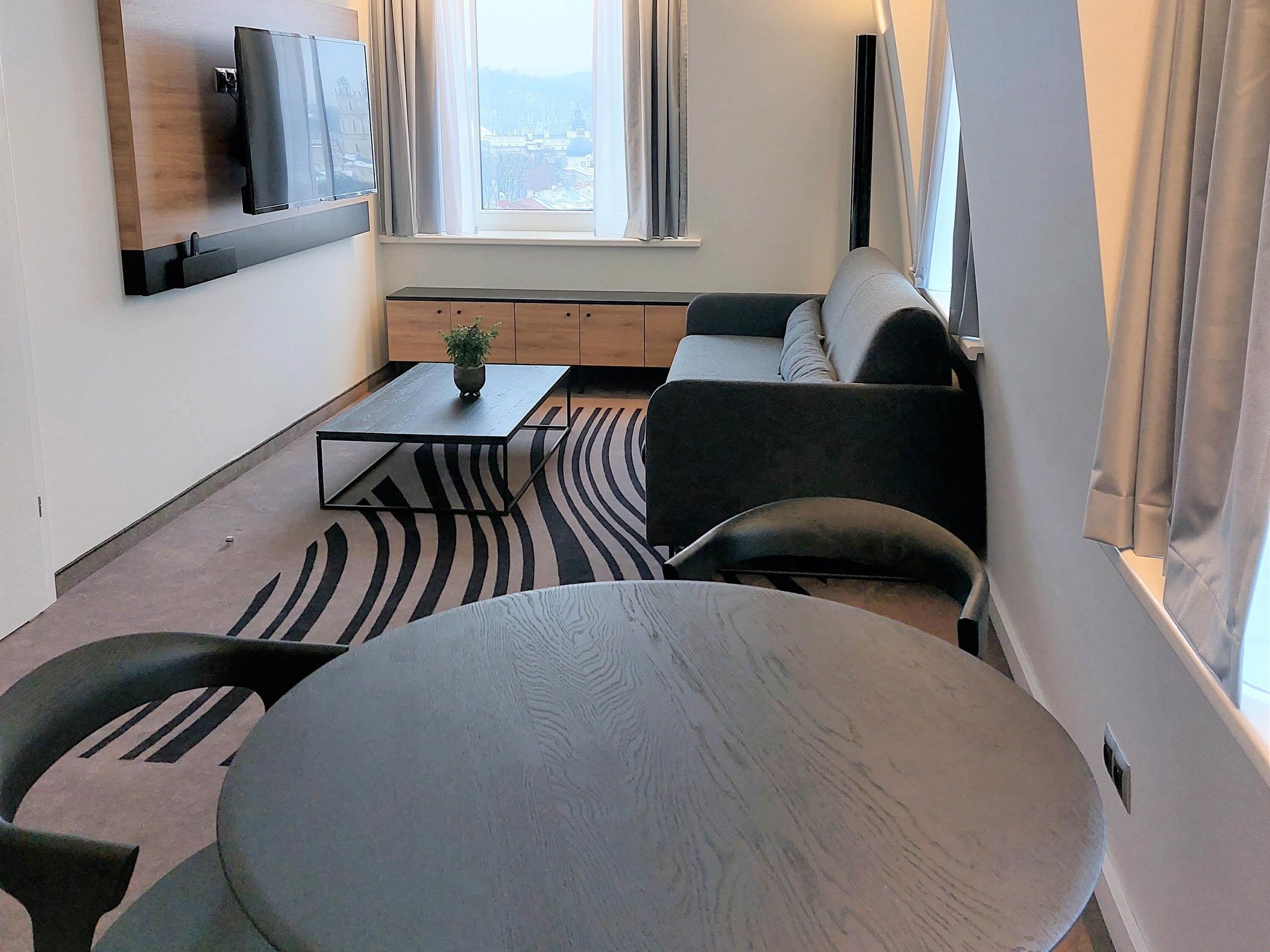 Suite, 1 Bedroom | Premium bedding, minibar, in-room safe, desk