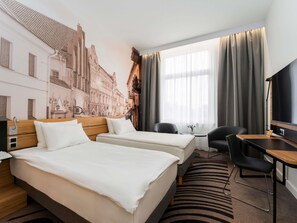 Superior Room, 2 Twin Beds | Premium bedding, minibar, in-room safe, desk - Novotel Vilnius Centre (Vilnius)