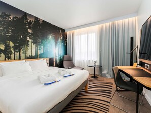 Executive Room, 1 King Bed | Premium bedding, minibar, in-room safe, desk - Novotel Vilnius Centre (Vilnius)