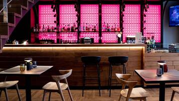 Bar (en el alojamiento)