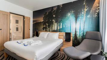Executive Room, 1 King Bed | Premium bedding, minibar, in-room safe, desk