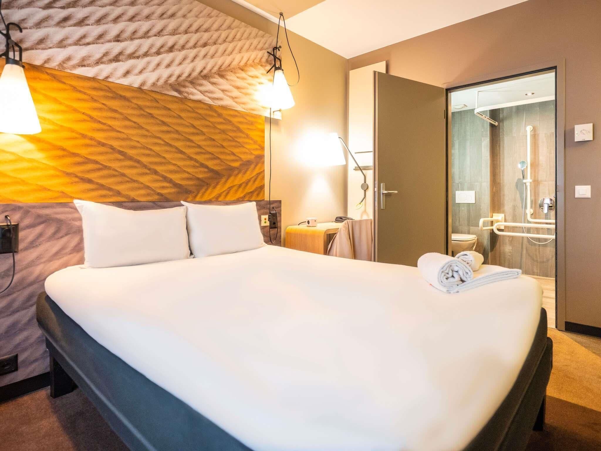 Chambre, 1 lit double, accessible aux personnes à mobilité réduite | Bureau, lits bébé (gratuits), Wi-Fi gratuit, draps fournis