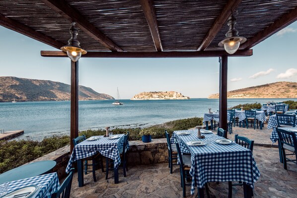 3 restaurants servant le déjeuner