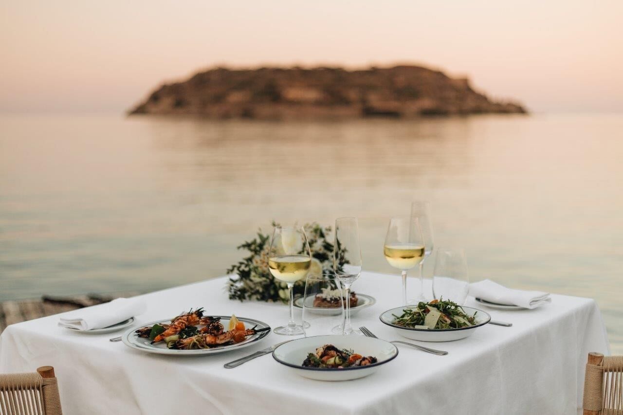 3 من المطاعم، تقديم الغداء