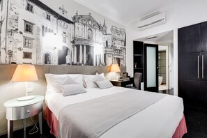 Habitación doble estándar | Ropa de cama de alta calidad y minibar 