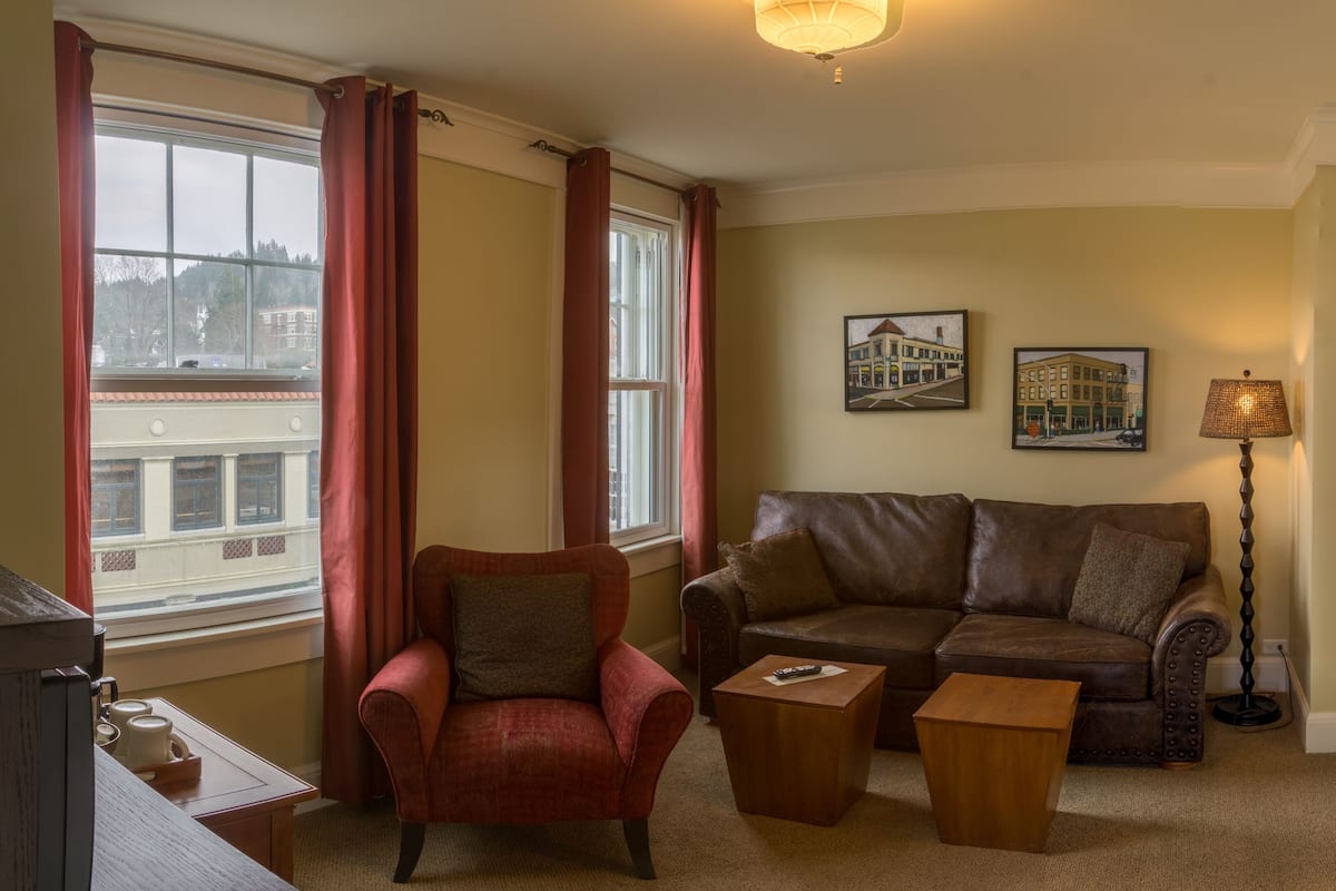 Suite | 1 bedroom, premium bedding, pillowtop beds, desk