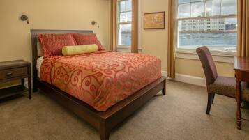 Room, 1 Queen Bed | Premium bedding, pillowtop beds, desk, iron/ironing board