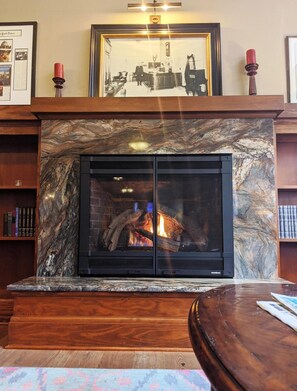 Interior - Hotel Elliott (Astoria)