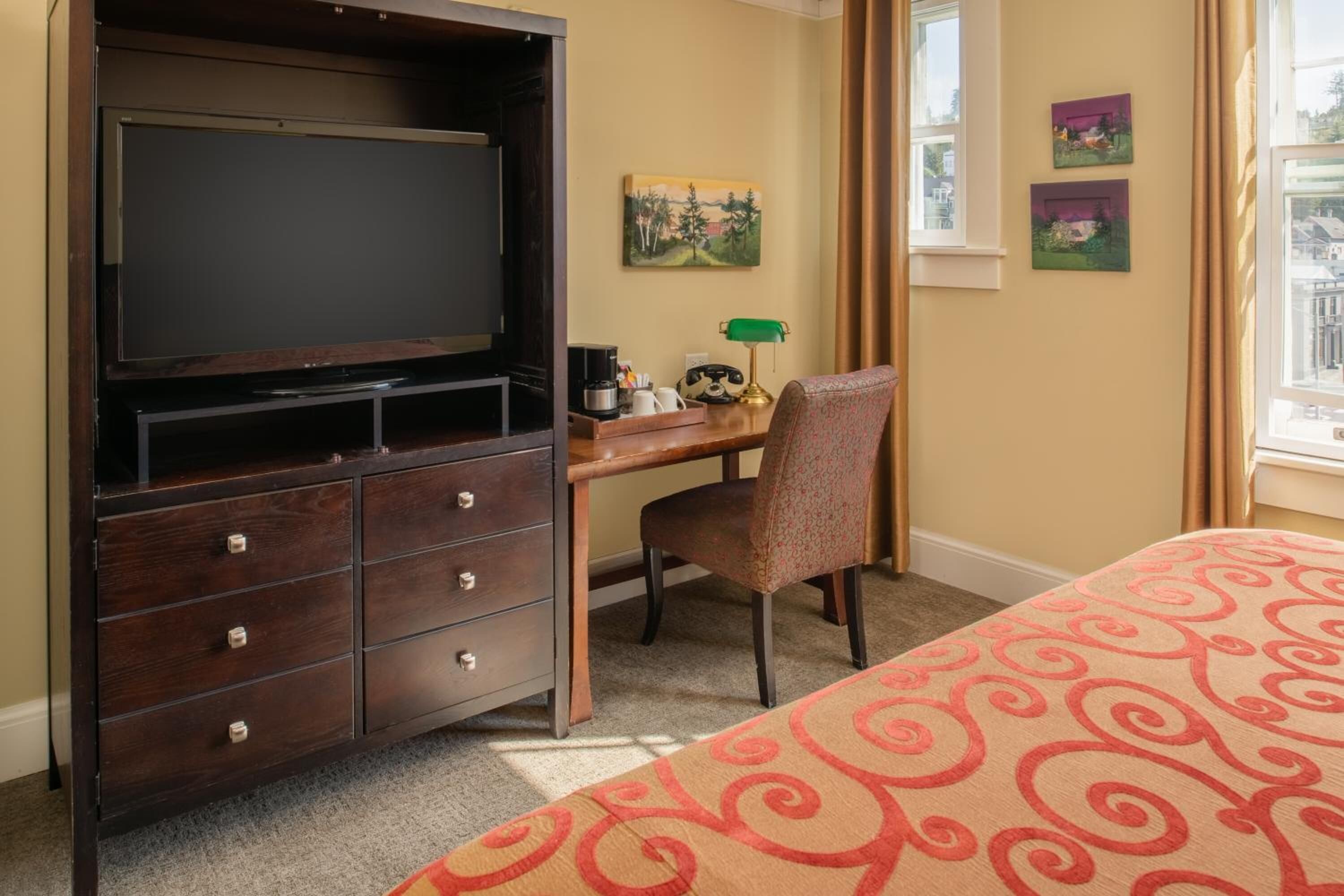 room, 1 king bed | 1 bedroom, premium bedding, pillow-top beds, desk